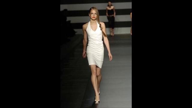 Ruslana Korshunova... Podium Spring/Summer 2005... смотреть онлайн