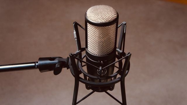 AKG P420 Review: the fail-safe, multi-talented Microphone смотреть онлайн
