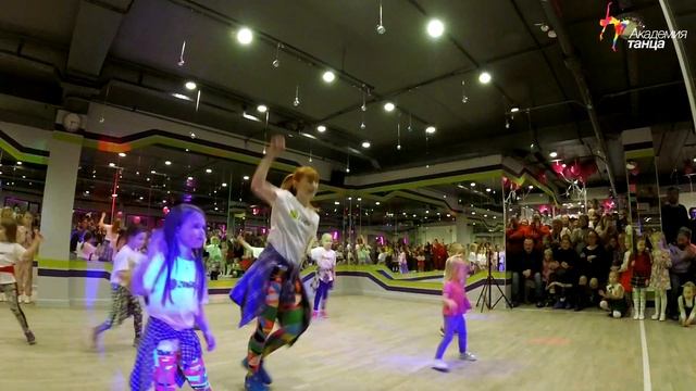 Zumba Kids. Младшая группа. Новый год в "Академии Танца" смотреть онлайн