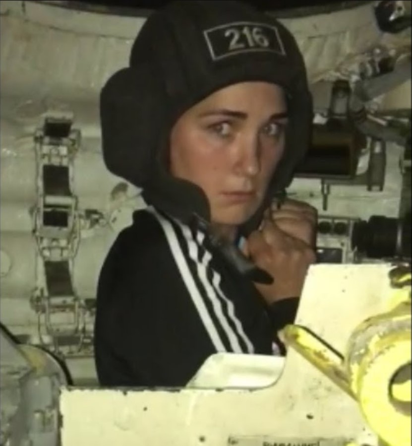 ТАНКИСТ ВЗЯЛ ЖЕНУ НА РАБОТУ