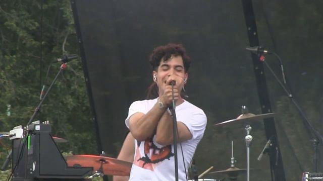 Neon Indian- "Local Joke" Live (720p HD) at Lollapalooza on August 4, 2012 смотреть онлайн
