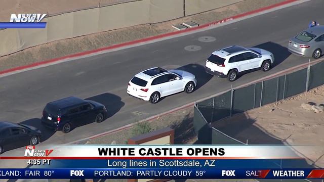 WHITE CASTLE MANIA: Opening day long lines at fast-food restaurant in Scottsdale, AZ смотреть онлайн