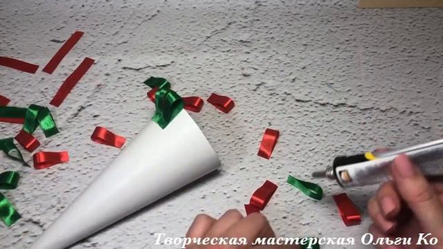 Ялинка зі стрічок смотреть онлайн