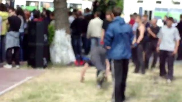 День молодежи в Тюмени - Тренировка паркуровцев смотреть онлайн