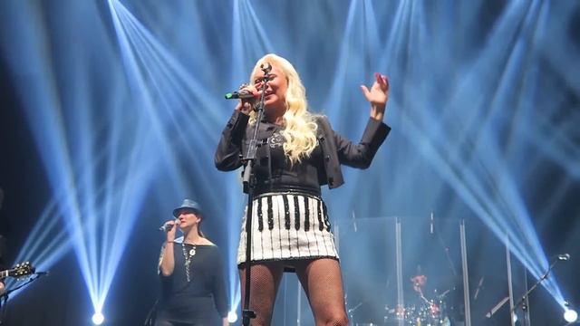 Lepa Brena - LIVE - Pazi kome zavidis - (Plovdiv, 08.04.2017.) смотреть онлайн