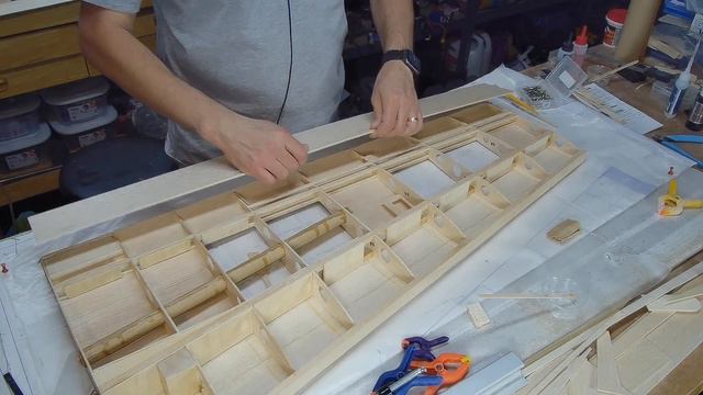 Midwest 27% Giles 202 Build Part 10B: Left Wing смотреть онлайн
