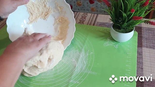 Рулет из дрожжевого теста с изюмом.? смотреть онлайн