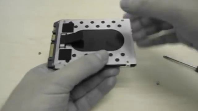 Toshiba серии A300: Замена жесткого диска