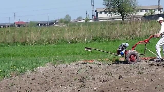 Мотоблок Мотор Сич.Боронирование.avi смотреть онлайн