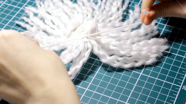 КАК СДЕЛАТЬ ПАРИК ДЛЯ КУКОЛ ИЗ НИТОК ♡ ЛЕГКИЙ СПОСОБ ♡ FOR DOLLS смотреть онлайн