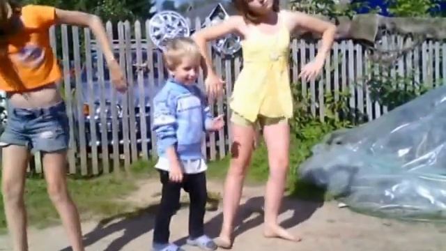Летние танцы на даче))) смотреть онлайн