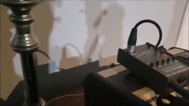 Seymour Duncan "Woody" Soundhole Pickup Review, Used with Effects Pedals смотреть онлайн