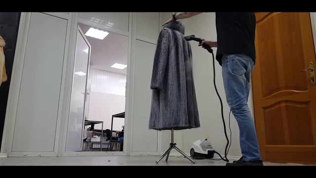 Правильная заправка нитки на скорняжной машинке смотреть онлайн