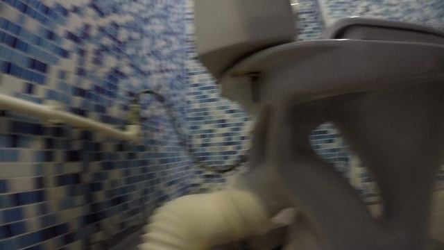 Как снять бачок с унитаза, если заржавели болты и их не выкрутить. смотреть онлайн