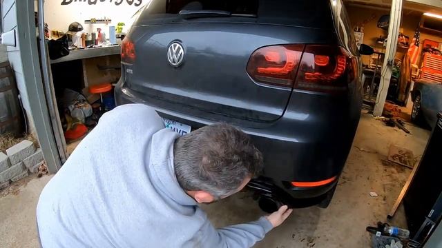 Installing an ECS Tuning Diffuser on my 2011 VW Golf GTI | How to Install a Rear diffuser on MK6 GT смотреть онлайн
