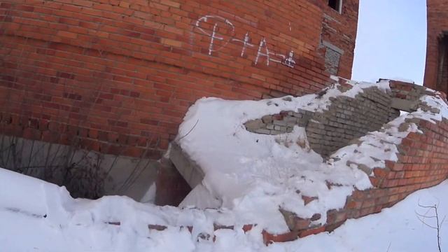 Заброшеный замок. ОН не заброшен??