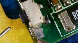 Способы монтажа и демонтажа SMD тактовой кнопки с помощью паяльника или фена.