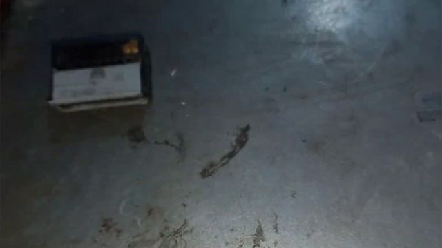 Как удалить окислившиеся контакты разъёма зеркала Opel Astra H смотреть онлайн