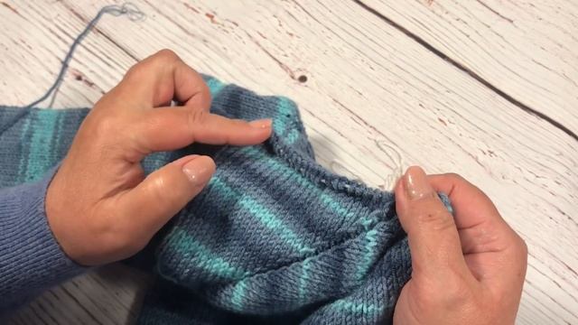 Свитер детский спицами. Свитшот с удлиненной спинкой. Часть 2. смотреть онлайн