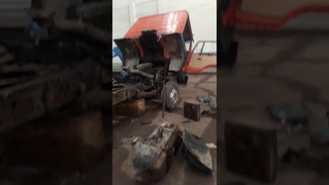 уселение рамы на мерс 814 под манипулятор. смотреть онлайн