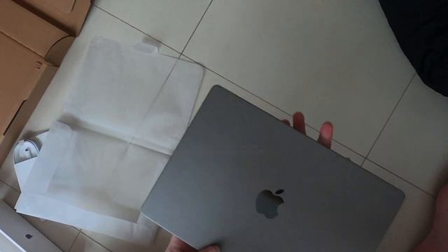 Unboxing Macbook Pro 14