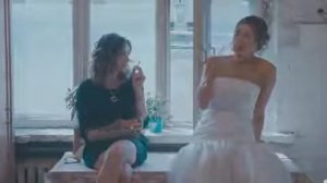 Мать моя женщина я думал что научил свою подругу курить