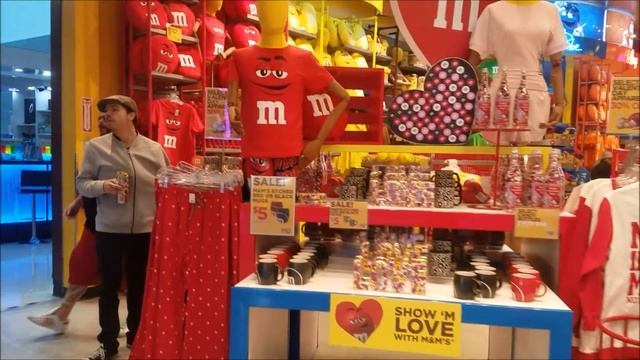 M&M and Hershey's World on the Las Vegas Strip смотреть онлайн