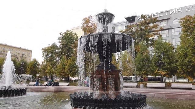 Фонтан у памятника А.С.Пушкину. Москва. смотреть онлайн