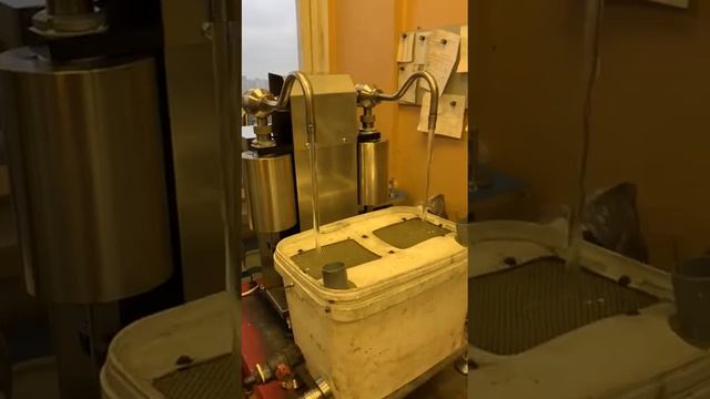 Установка розлива УД 2П с корпусом и клапанами из 316 нержавеющей стали смотреть онлайн