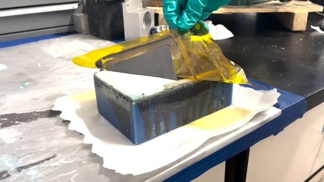 Самый липкий нелипкий материал (Veritasium) смотреть онлайн