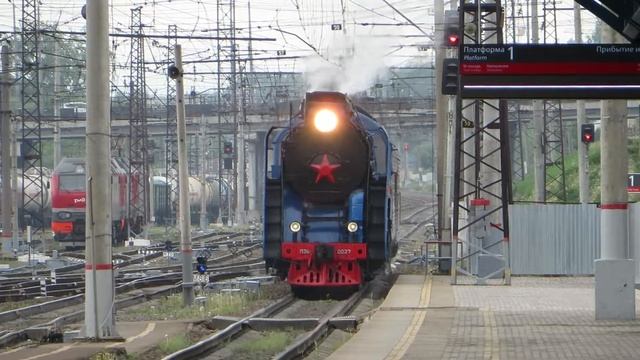 Туристический поезд Москва-Владимир под паровозом П36-0027. Прибытие на ст.Владимир смотреть онлайн