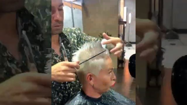 Короткие женские стрижки от Иван Блудой смотреть онлайн