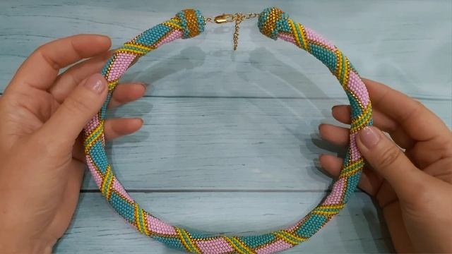Анонс- жгут из бисера иглой в технике Peyote смотреть онлайн