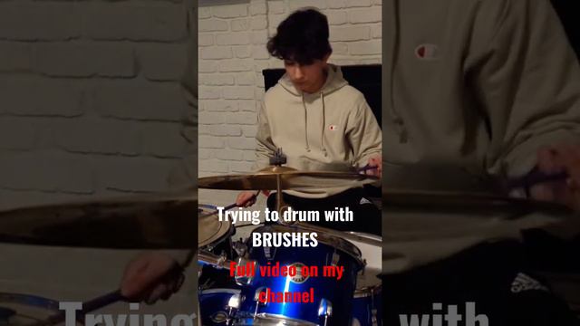 trying to drum with brushes #drums #drumpractice #drumsolo #drumbeat #brushes смотреть онлайн
