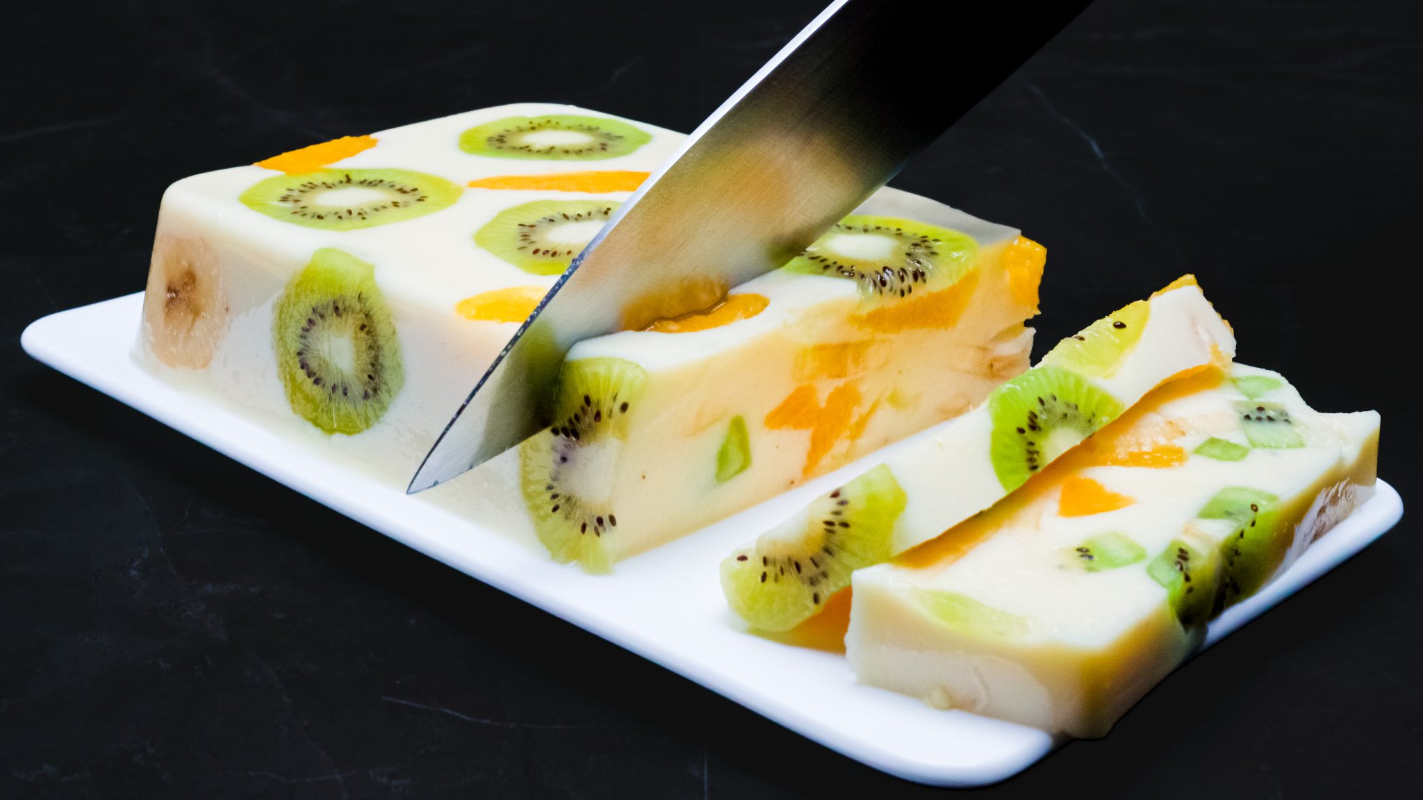 У вас есть фрукты и молоко? Приготовьте этот вкусный десерт! Без выпечки, без духовки, без желатина смотреть онлайн