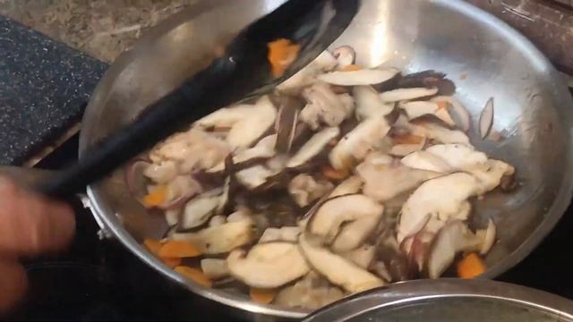 ГРЕЧНЕВАЯ ЛАПША С ШИИТАКИ И КУРИЦЕЙ смотреть онлайн