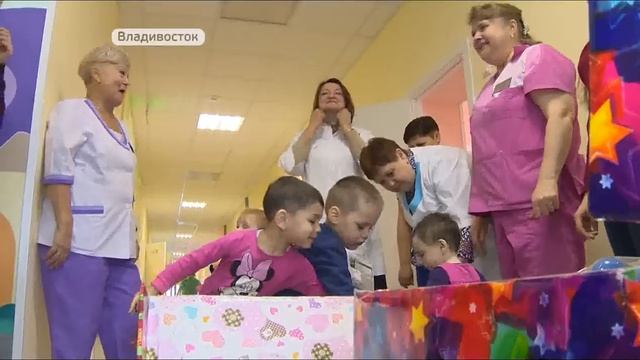 Болельщики "Адмирала" посетили краевую детскую больницу №2 смотреть онлайн