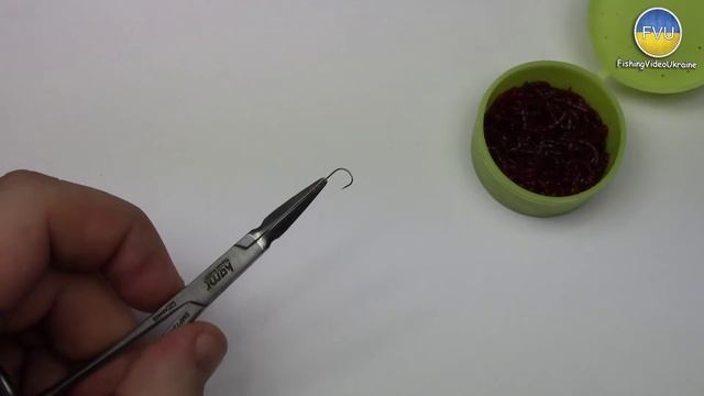 Как насадить мотыля на крючок | Три способа | HD смотреть онлайн