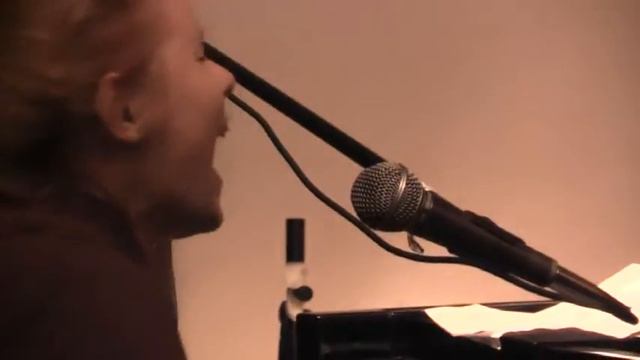 Ksenia Fedorova @ DOM 10.10.09 (5/10) красный цвет смотреть онлайн