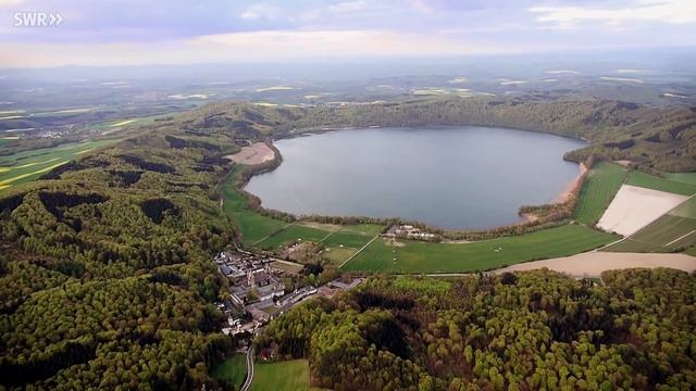 Vulkanismus in der Eifel - Geo-Tour | Planet Schule смотреть онлайн