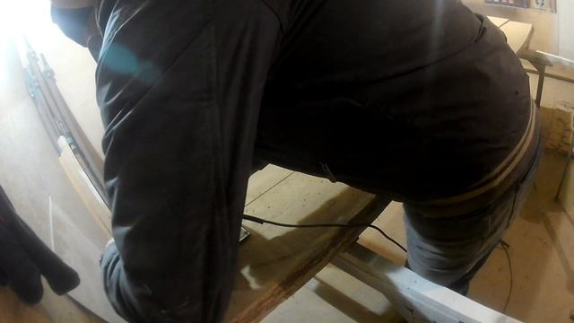 Распил дубовой доски ручной циркулярной пилой смотреть онлайн