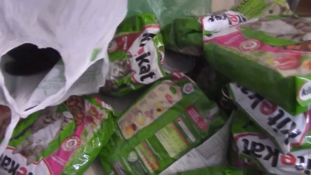 Покупки и подарки из города Симферополь \ АШАН \ запаслись кормом для котиков смотреть онлайн