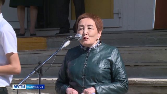 В политехническом колледже состоялась церемония выноса флагов и исполнения гимнов РФ и Калмыкии смотреть онлайн