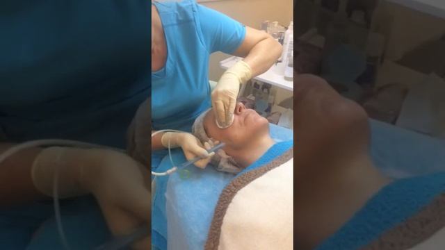 Газожидкостный пилинг. Косметолог Ольга Лебедева смотреть онлайн