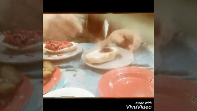 Я с сестрой делаю бутерброд! смотреть онлайн