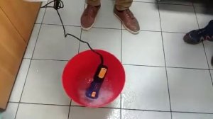 НЕ ПОВТОРЯТЬ!!!! Болгарку ушм, топим в воде!!!