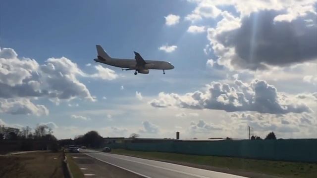 Landing to Milan BGY Airport смотреть онлайн