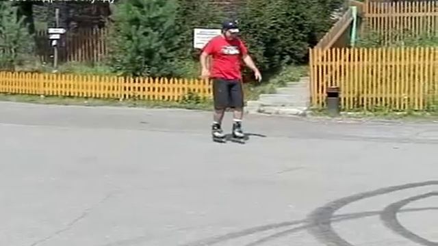 Катание на роликах на двух колесах. смотреть онлайн