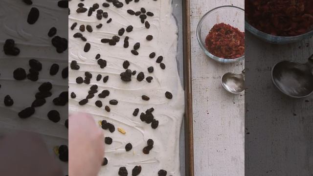 White Chocolate Bark with Roses and Raisins—short version смотреть онлайн