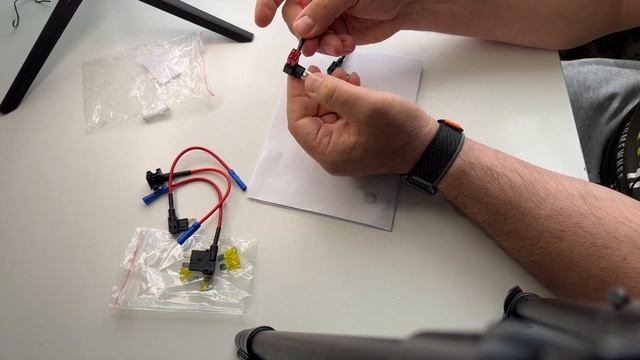 Подключение любого электро прибора в автомобиль без вмешательства в проводку ,разветвитель смотреть онлайн